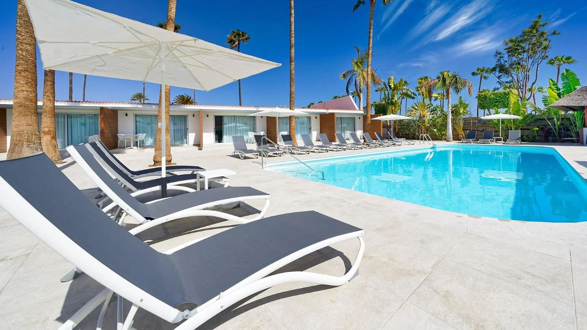 酒店 Sanom Beach Resort By Youroom Only Adults 马斯帕洛马斯